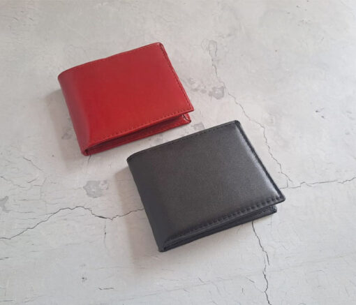 BILLETERA CUERO CON VOLANTES