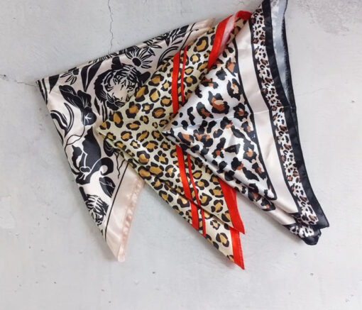 PAÑUELO ESTAMPADO - Imagen 2